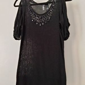 🖤 Bisou Bisou Cold Shoulder Blouse – Glam Meets Edge 🖤